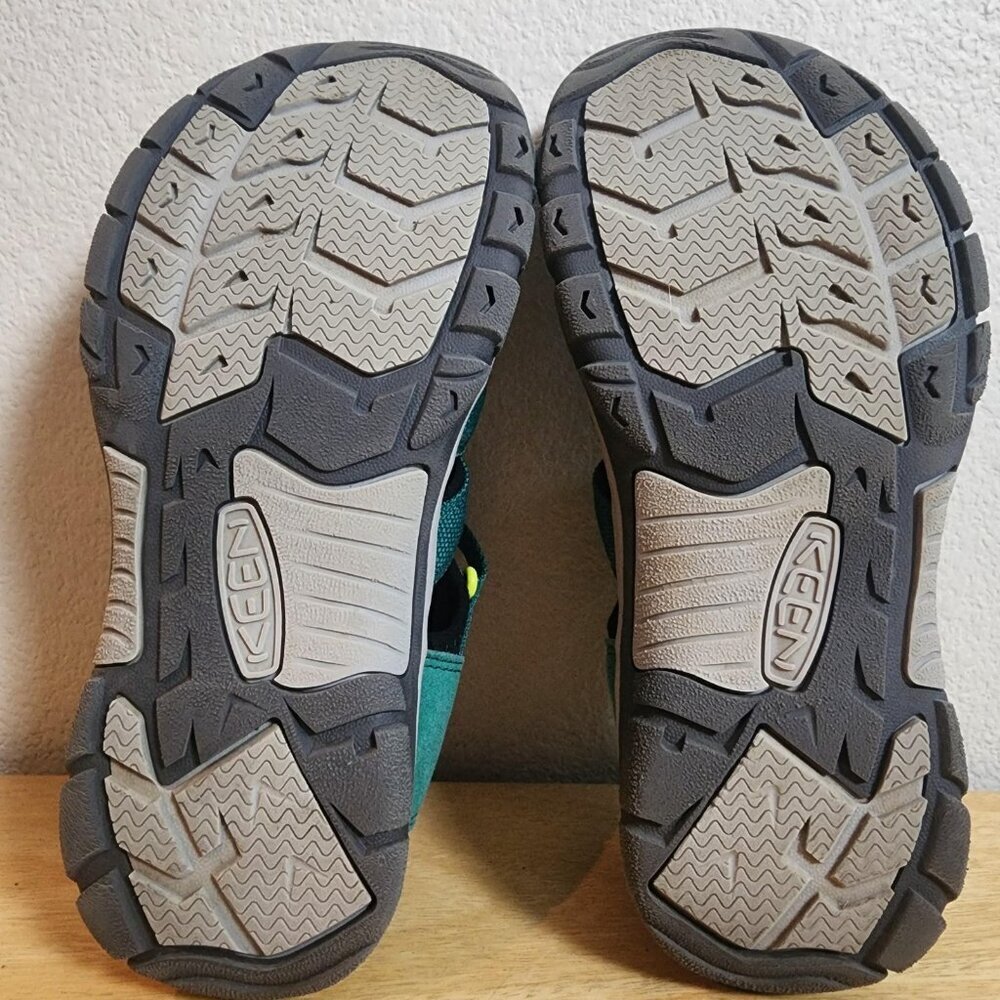 Keen Newport H2 Sandals Shoes Youth Size 6 Green Black Closed Toe Water - Picture 12 of 12